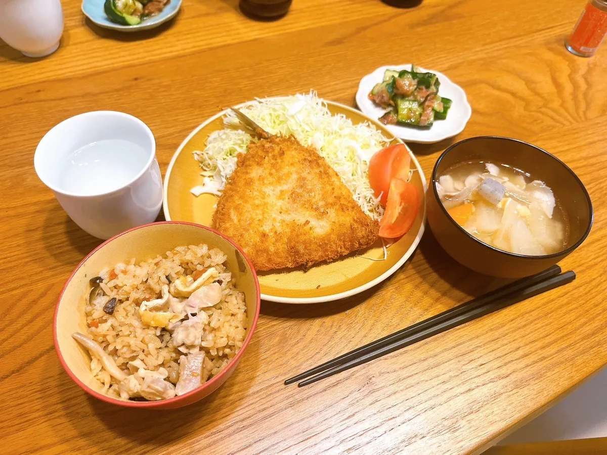 アジフライと炊き込みご飯の定食