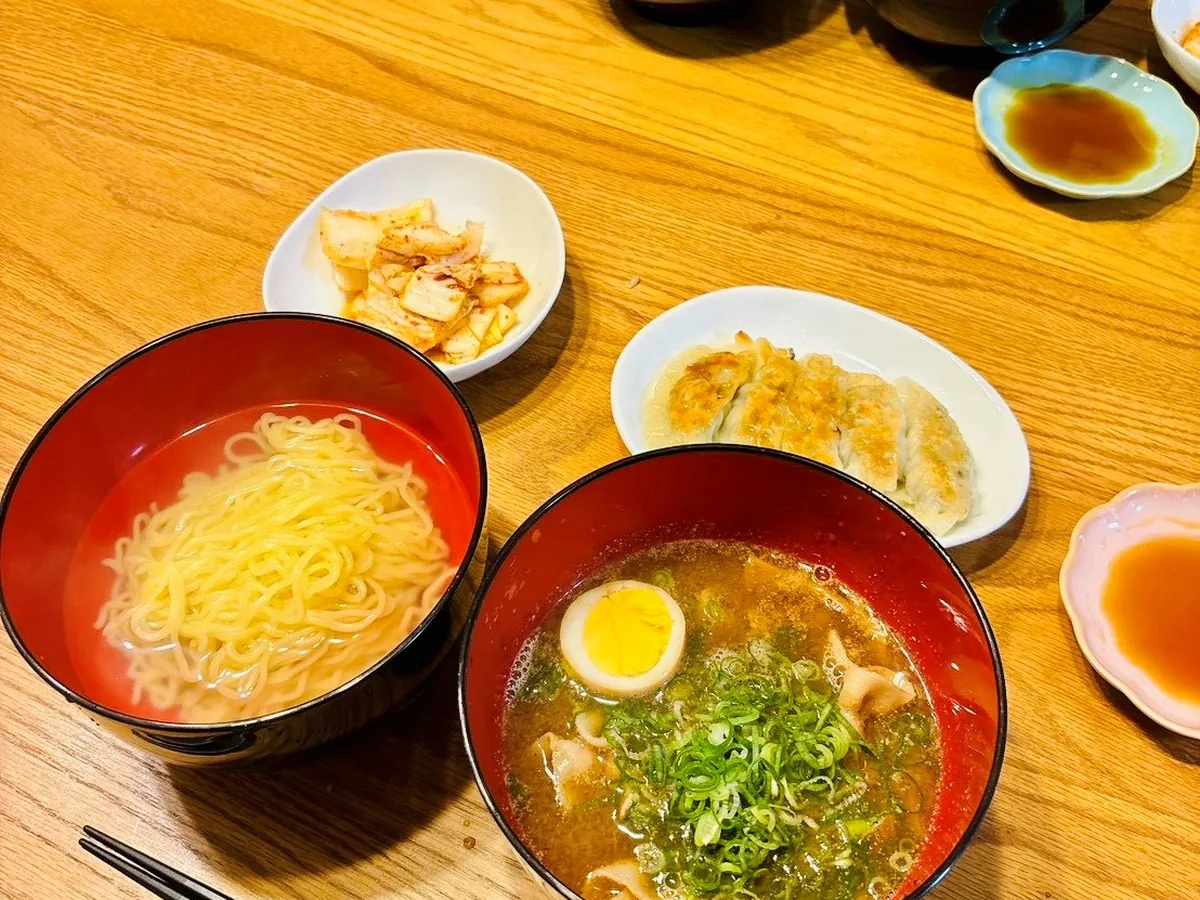 手作りのつけ麺と餃子