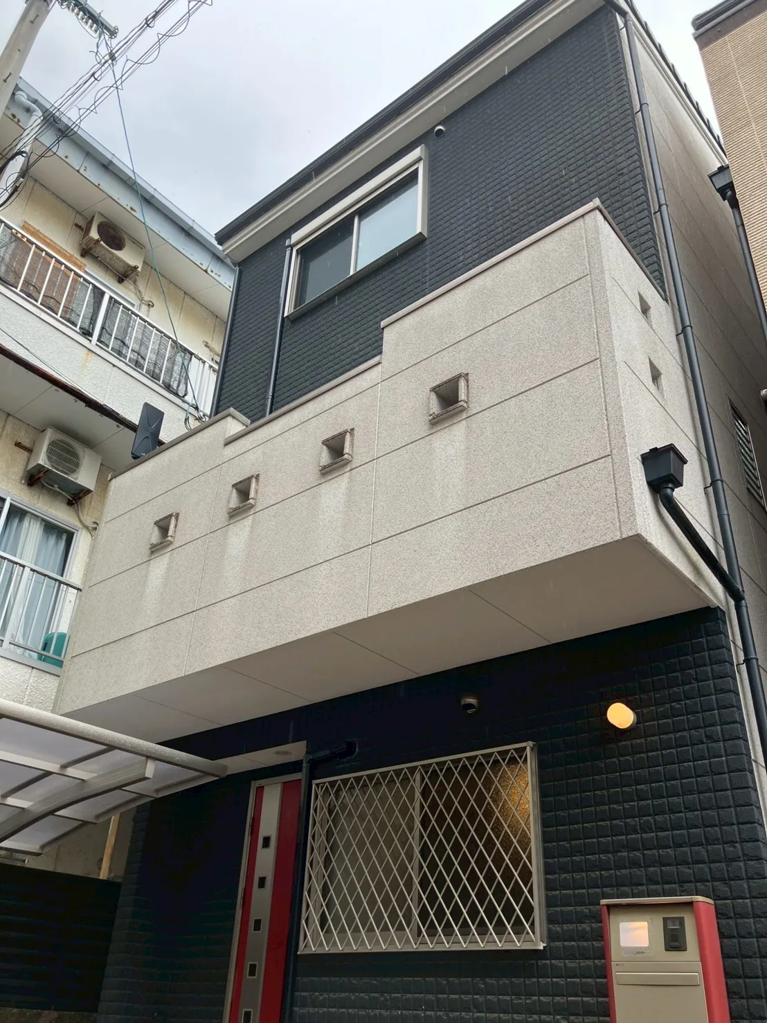 グループホームひより1号棟の建物全体が見える外観